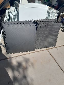 8 or 24 Black Interlocking Padded Mats 24x24 Exercise Gymnastics Garage $12-$30 set Read Description