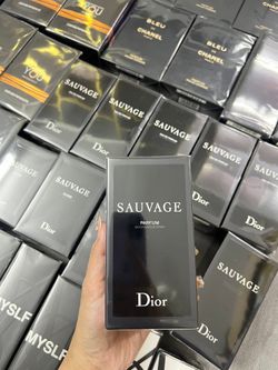 【Best Gift🎁】Brand new with box and bag. bulk buyers are welcome!