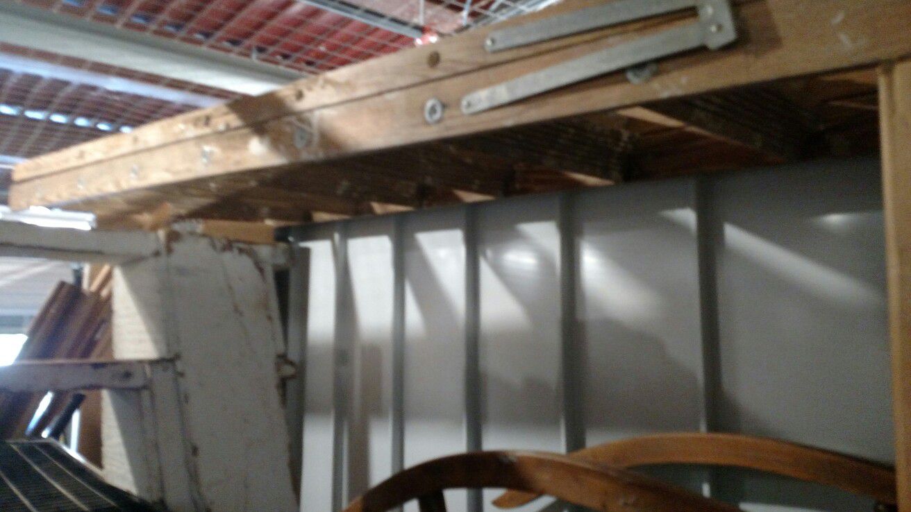 Ladder 10' wooden stepladder