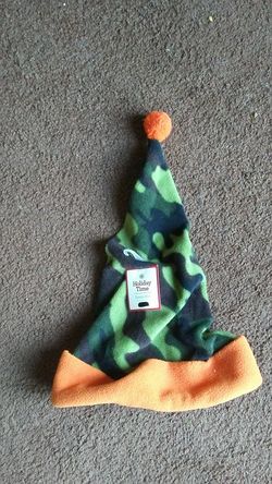 Cameoflage Santa Hat by Dan Dee.. Tags still on. Looks like OSU.