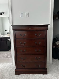 5-Drawer Chest - Ashley Alisdair Collection