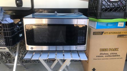 Microwave - GE 1.1 cu ft 950 Watts