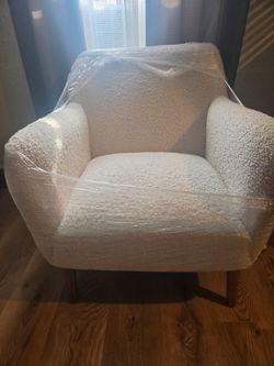 Modern Bouclé Accent Chair – Cream/Off-White