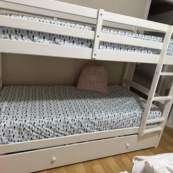 Se Vende Una  Litera Con Colchom Nueva