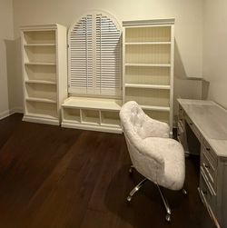 Bedroom furniture set - excellent condition
