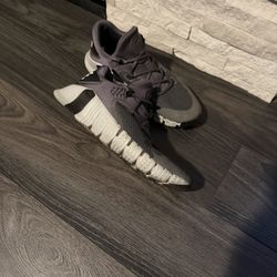 Like new Nike Metcon training shoes - size 11