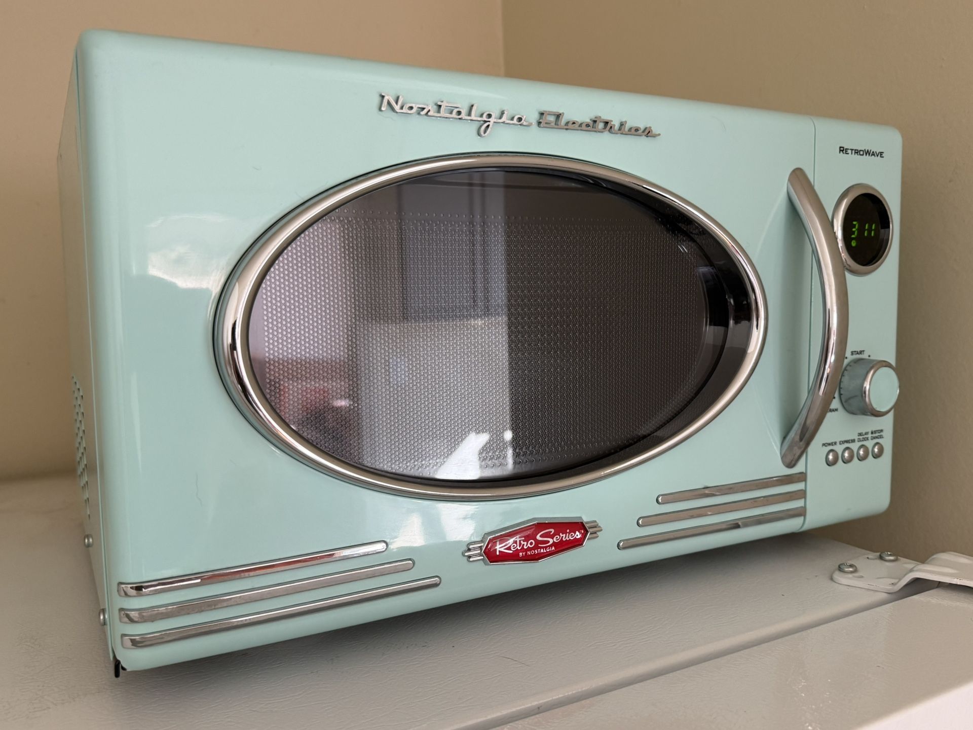 Retro Nostalgia microwave. $50