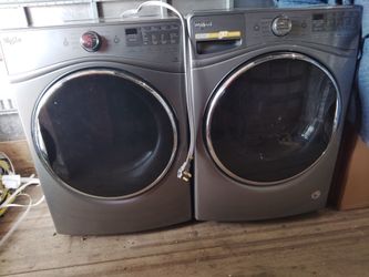 Washer dryer set