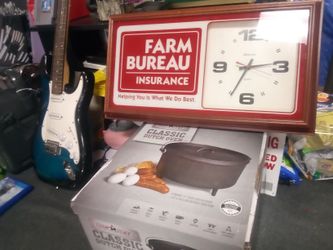 Rare Farm & Bureau Insurance Clock !