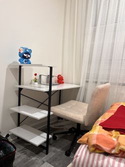 Desk And Chair In University City!!