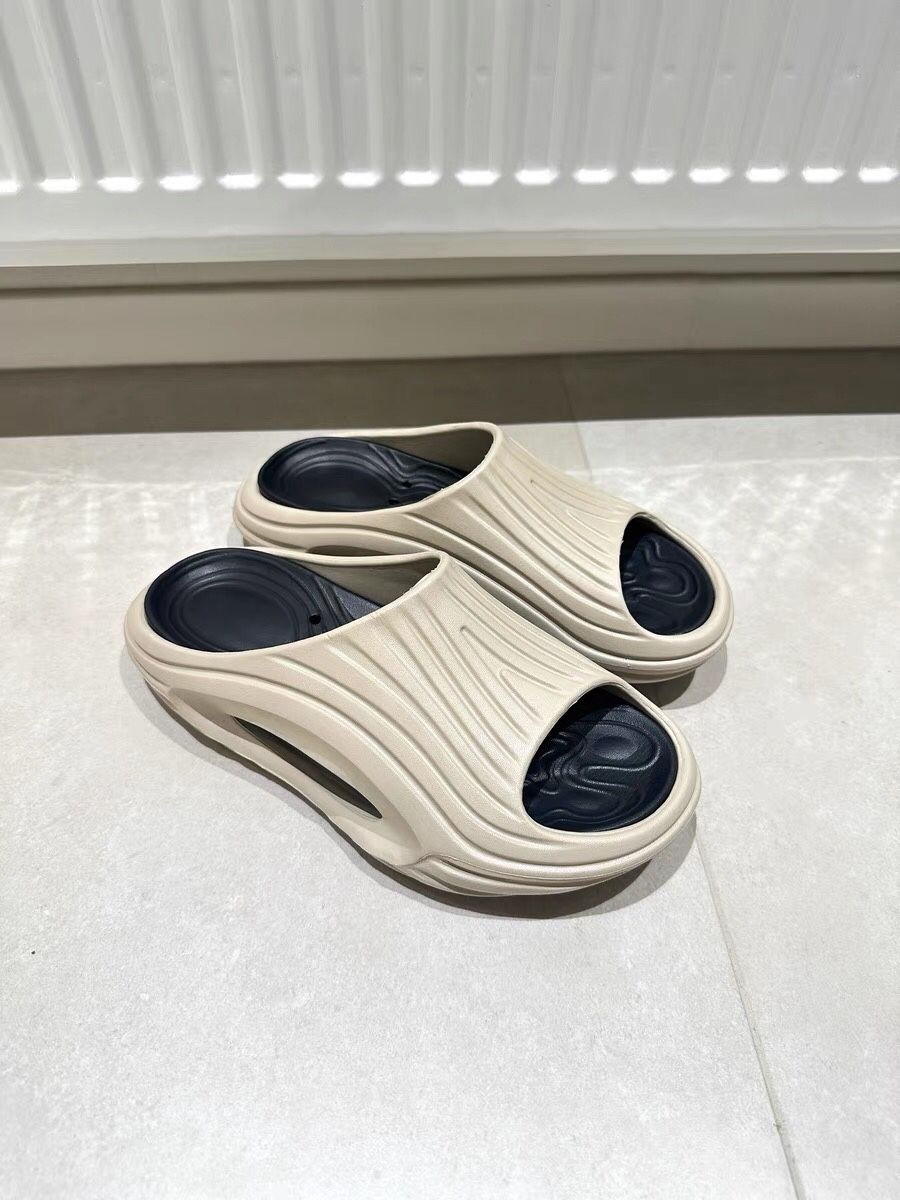 sports slippers