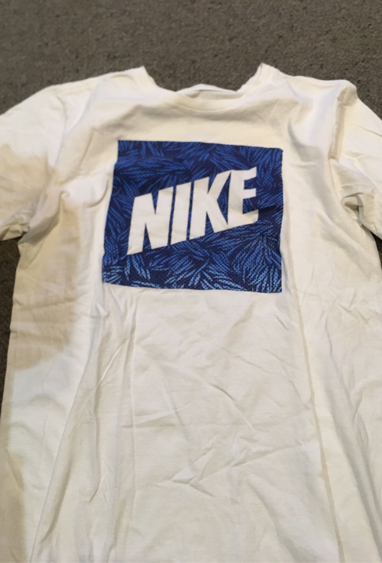 NIKE MEN’s T-SHIRT: size small