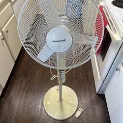 Honeywell Circulating Fan With Remote