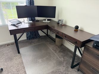 L-Shaped Corner Desk w/Drawers