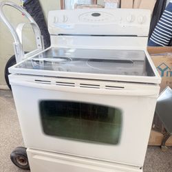 MAYTAG ELECTRIC GLASS TOP STOVE 