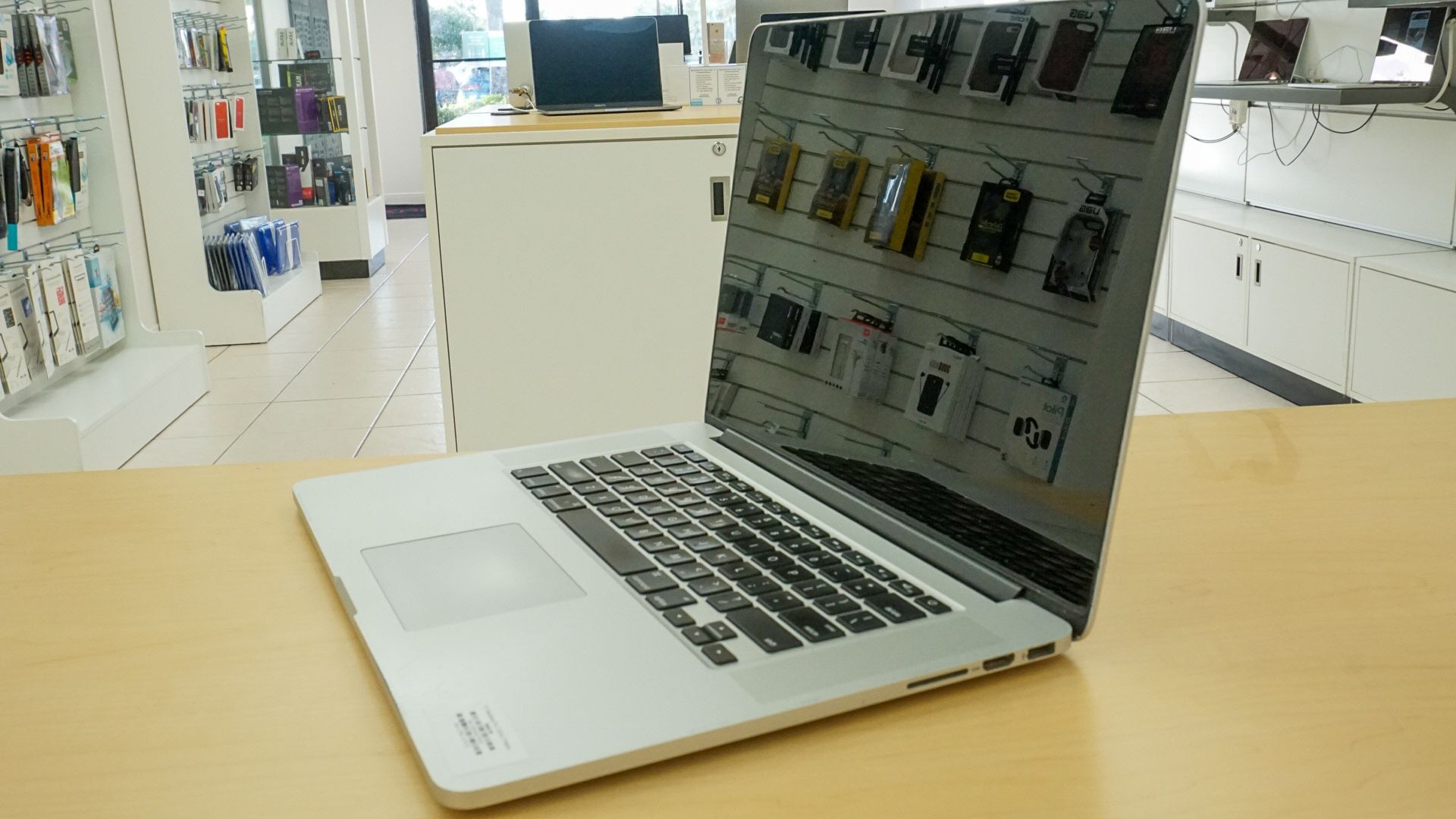 MacBook Pro 15” - i7 3.4 Ghz - 16 Gb Memory - 500 Gb storage - 1 Year Warranty !