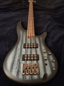 Ibanez soundgear SR300 SVM bass