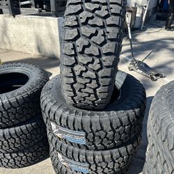 Blackhawk ridge crawler  R/T 265/70R17