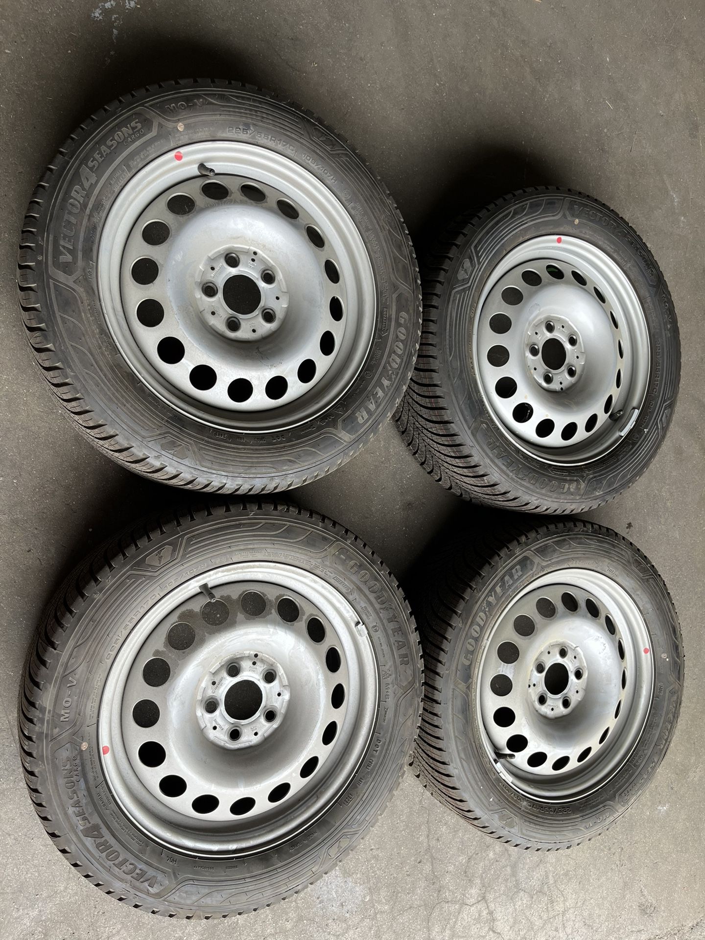 Mercedes Benz METRIS wheels Rims W/ New Tire