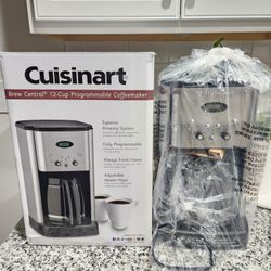 ☕ Wake Up to Perfect Coffee! ☕
Cuisinart 12-Cup Coffee Maker – Brushed Chrome ✨