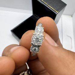 Ladies Diamond Ring 
