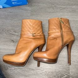 Michael Kors leather ankle booties in size 8½M