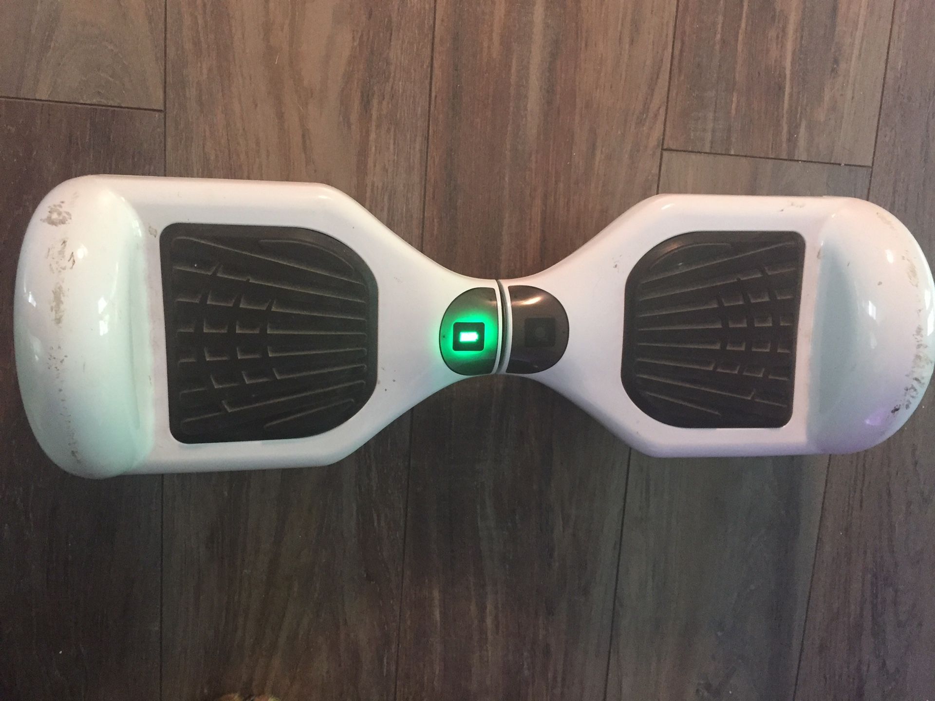 White Hoverboard, smart balance scooter, great battery life, charger and carry bag