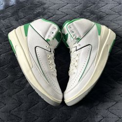 Jordan 2 Lucky Green Size 9.5