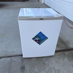 Haier Compact fridge 2.7cu FT 