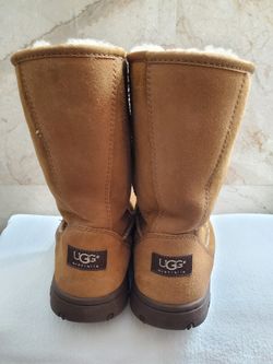 UGG  Size 9 Boots