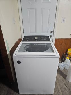 WHIRLPOOL WASHER GOOD CONDITION LARGE CAPACITY 4.8 CU CLEAN AND DESINFECTED DELIVERY AVAILABLE FOR EXTRA FEE