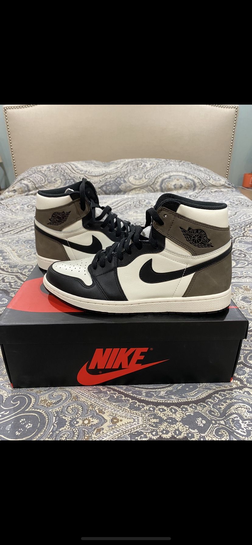 Air Jordan 1 Retro High OG “dark Mocha” Size 10.5