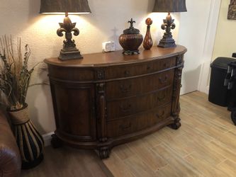 Beautiful hutch desk made with real beautiful solid wood.