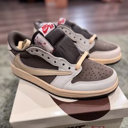 Air Jordan 1 Low Travis Size 7 , 7.5 , 8.5 , 9 , 9.5 , 10 , 10.5 , 11 , 12 ,13 