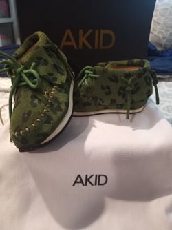 Unisex Size 6 Stylish Shoes