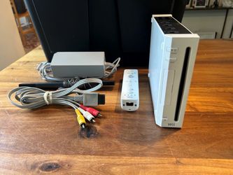 Wii Console + 1 Controller (Nintendo)