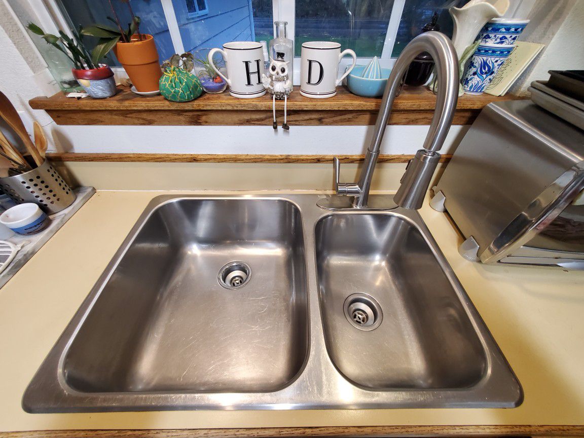 Kitchen sink with faucet good condition. Removed fron counter top. all ready to load in your rig.