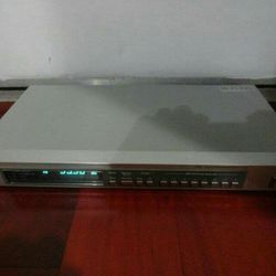 MCS 3762 Quartz Synthesized AM/FM Stereo Tuner