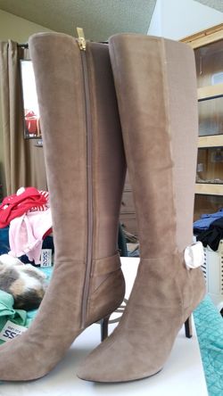 New 7.5 Calvin Klein suede boots