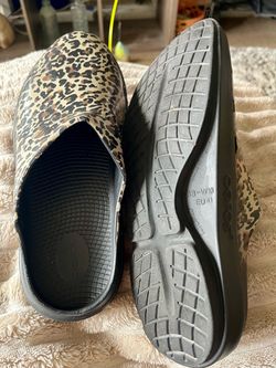 OOFOS OOcloog Cheetah Print clogs