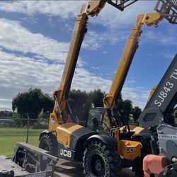 TELEHANDLER 9,000 LB 42-44 FT LIFT ROPS