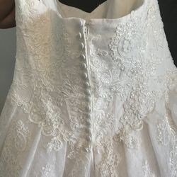 WEDDING DRESS OLEG CASSINI 18
