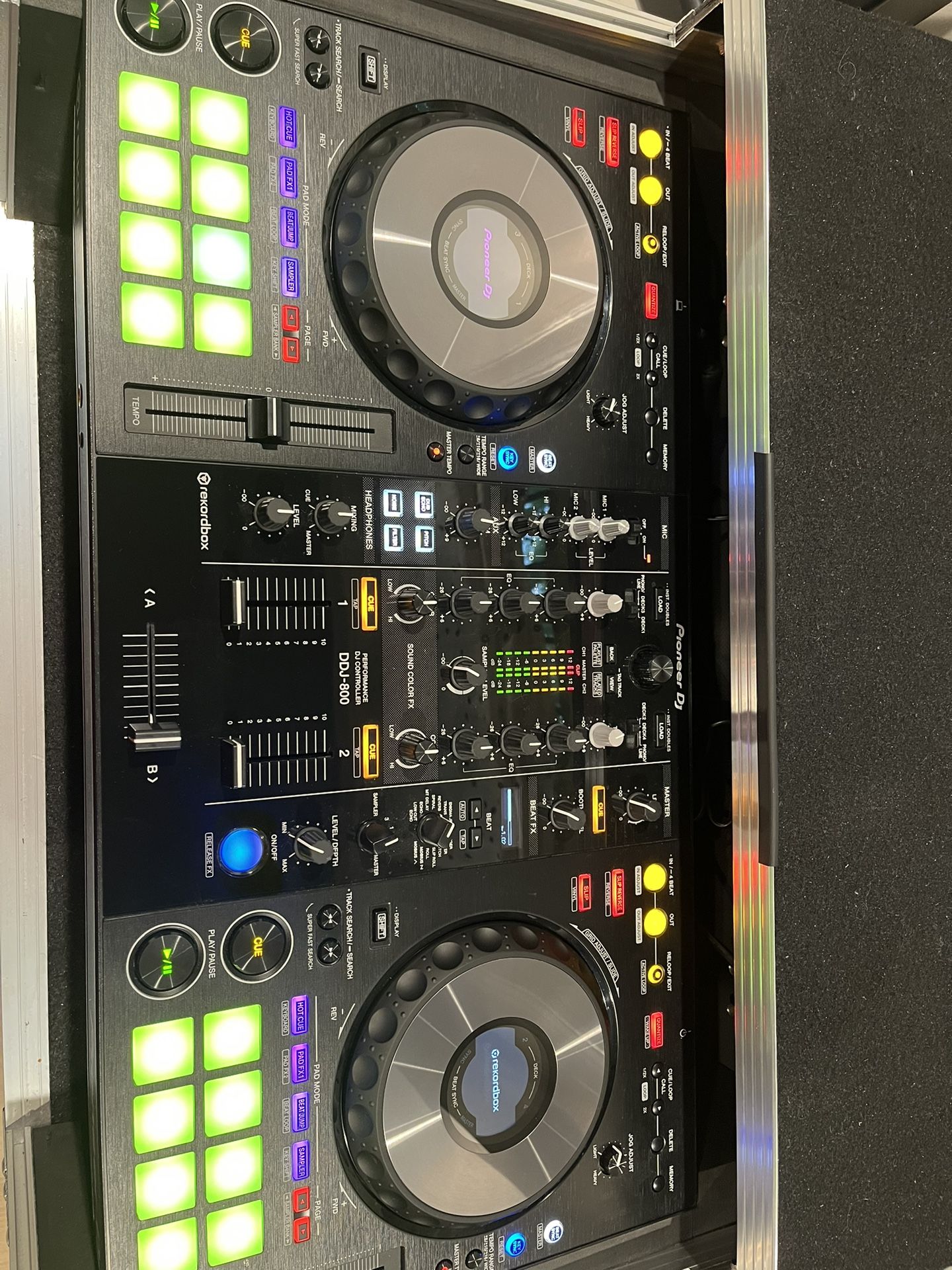 Pioneer DJ- DDJ 800 and Travel Case