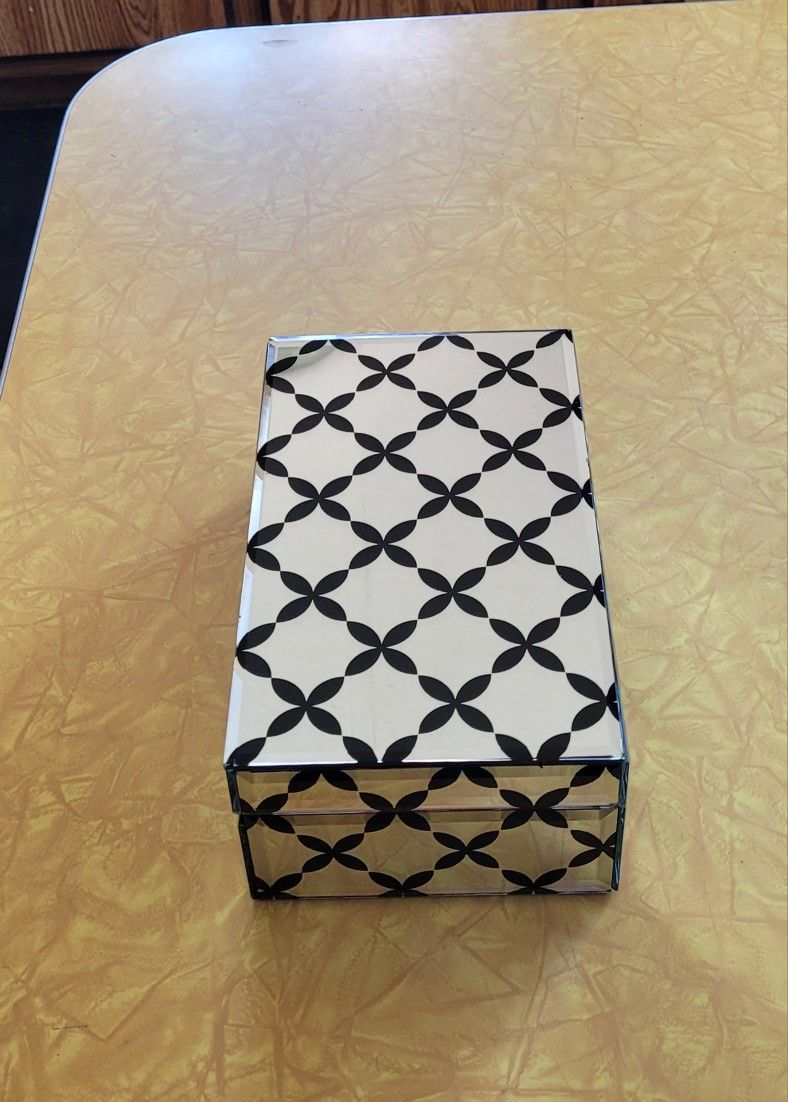 Mirrored Dresser/Jewelry Box
