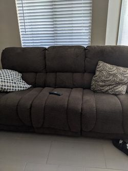 Sofa And Matching Love Seat in excellent condition