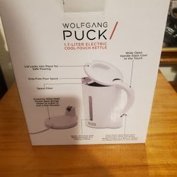 Brand New Wolfgang Puck 1.7 Liter Electric Cool Touch Kettle 