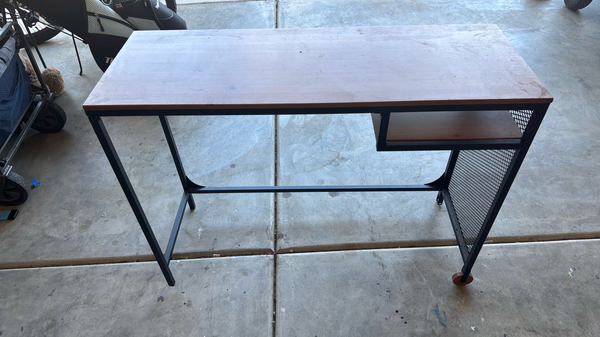 Free Ikea desk
