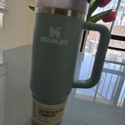 Stanley 30 Oz  Quencher H. 20 Tumbler 