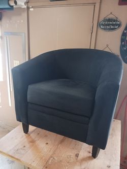 Barrel chair