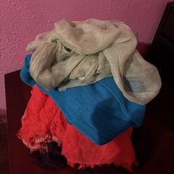 Bundle of women’s scarfs 🧣